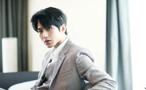 吃瓜娱乐蔡徐坤,从吃瓜娱乐到现象级偶像的蜕变之路